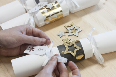 hands making a Christmas cracker