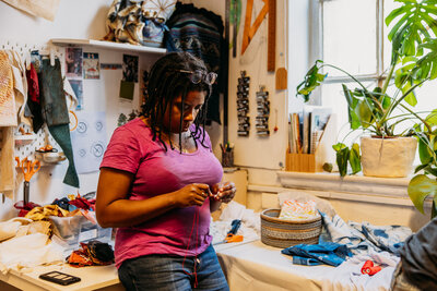 Guest takes part in Japanese Shibori class 