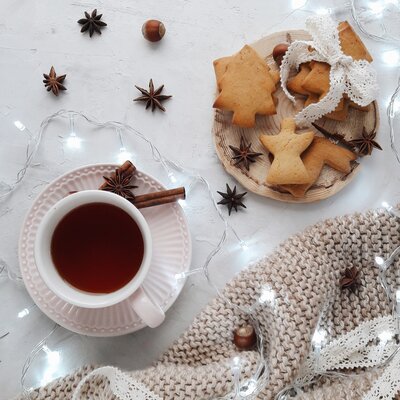 Cosy tea time with spiced biscuits and fairy lights.