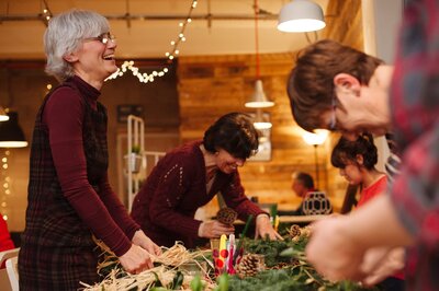 Joyful wreath-making workshop with friends