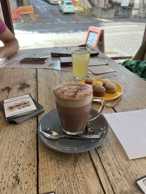 Cosy café vibes with hot chocolate, macarons and a touch of fun games.