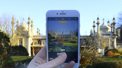 Snapping a Pic of Brighton Pavilion – A Digital Perspective Adventure!